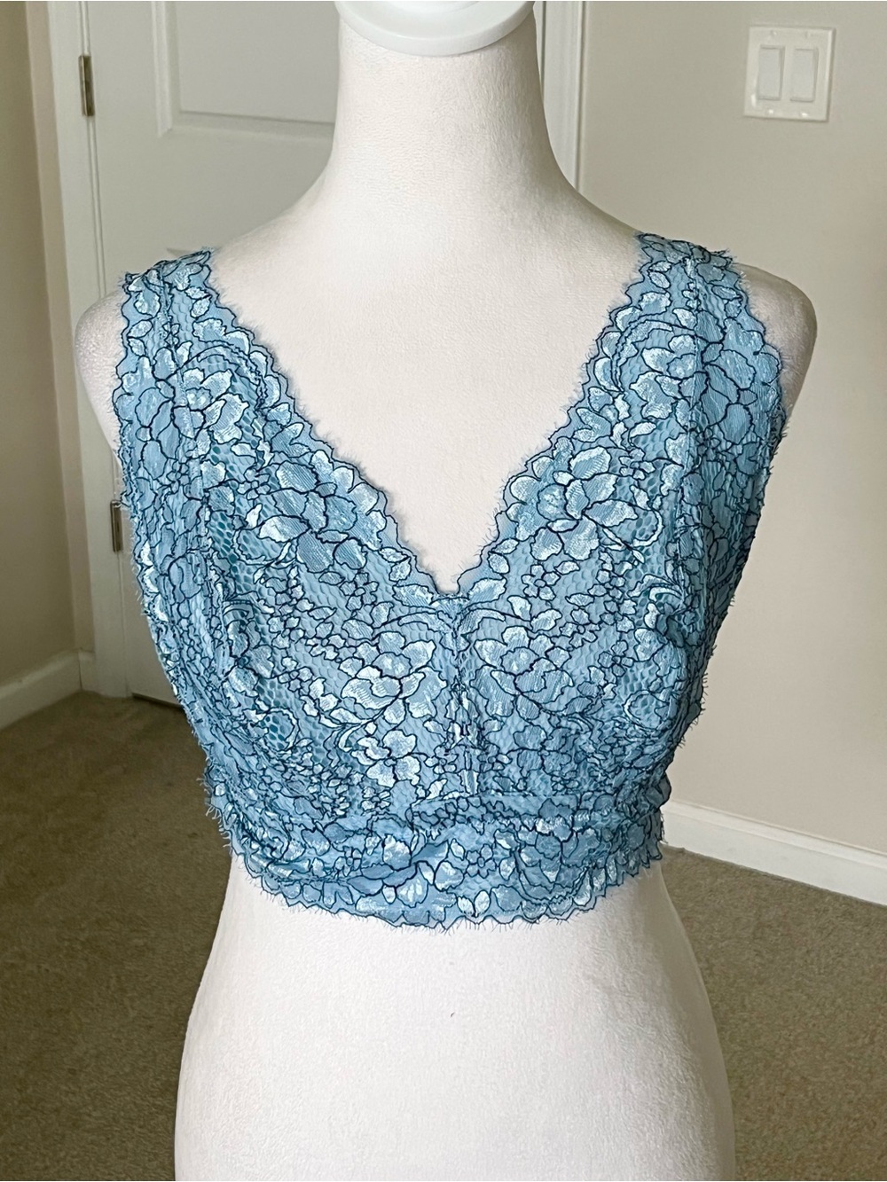 NWT Cosabella Pret-A-Porter Lace V-Neck Bralette in Dusty Blue Size Large